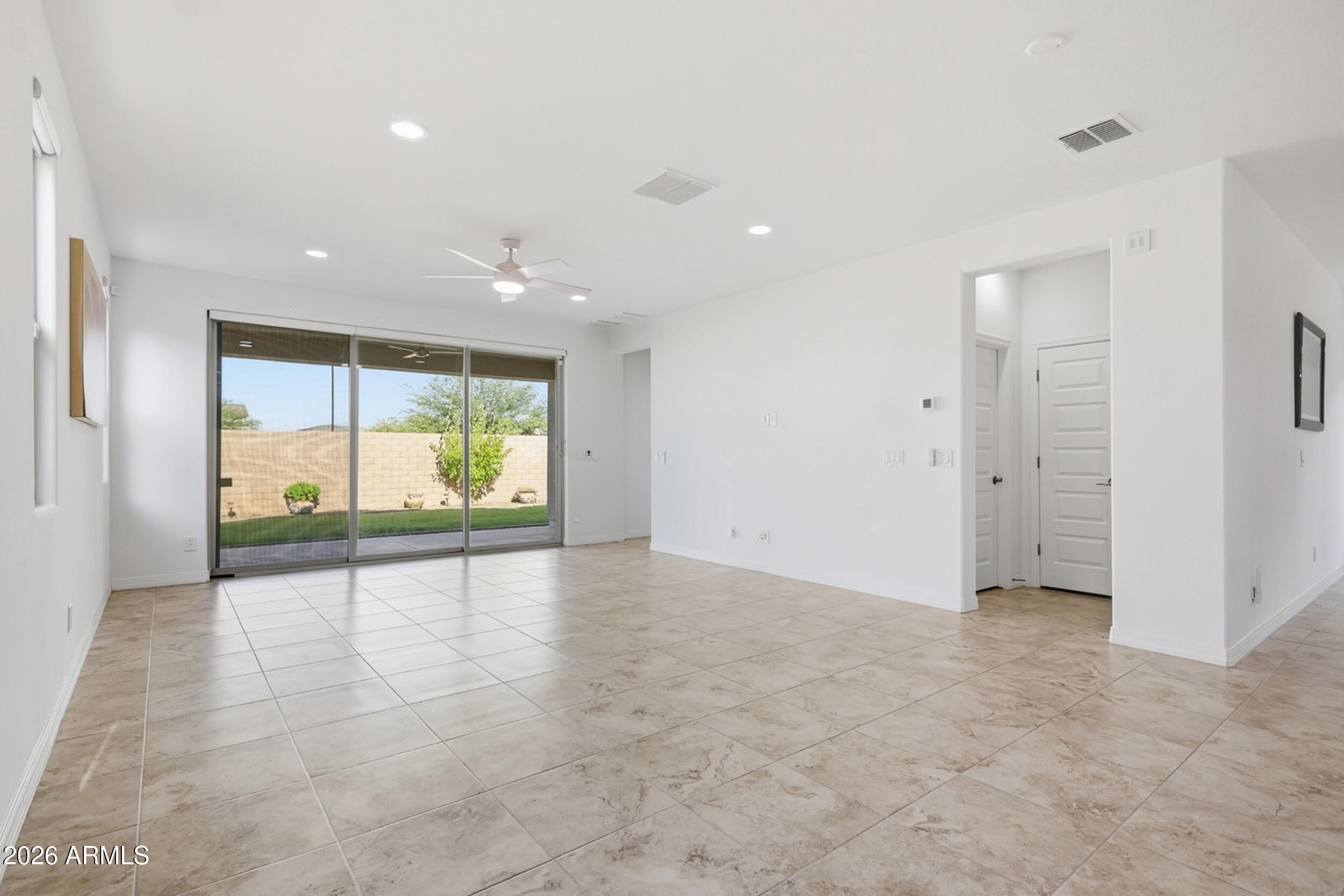5823 South Del Rancho Mesa, AZ 85212 - Photo 7 of 42 Great Room