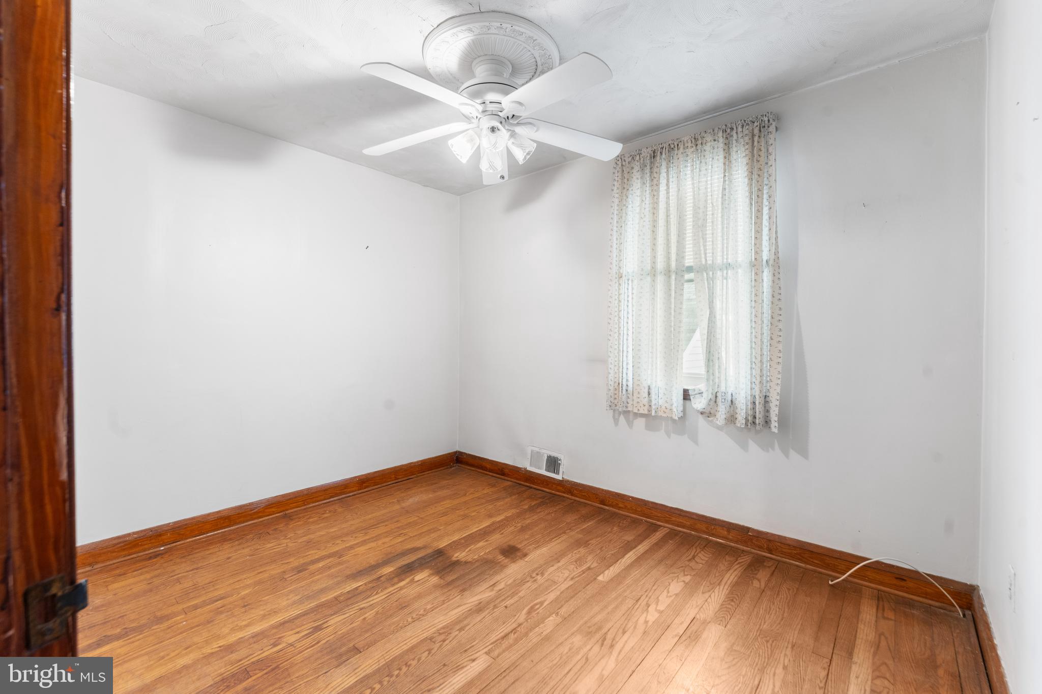 24 Mansion Road Linthicum Heights, MD 21090 - Photo 15 of 35 an empty room with a window
