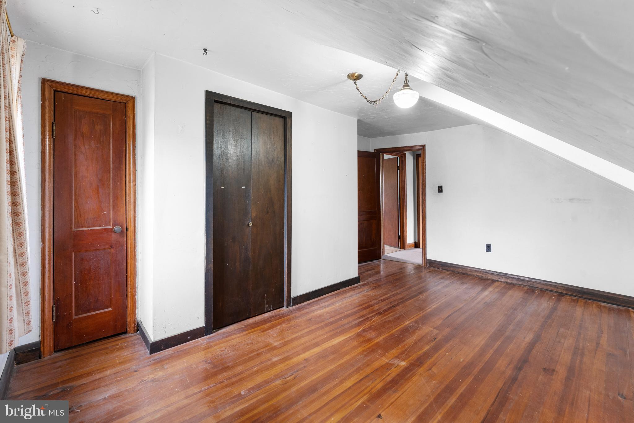 24 Mansion Road Linthicum Heights, MD 21090 - Photo 23 of 35 a view of a livingroom with wooden floor