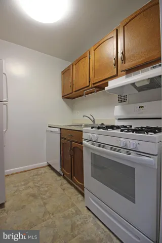 $2,200 | 1931 North Cleveland Street, Unit 306, Arlington, VA 22201