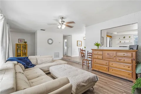 $295,000 | 250 20th Avenue Southwest, Vero Beach, FL 32962