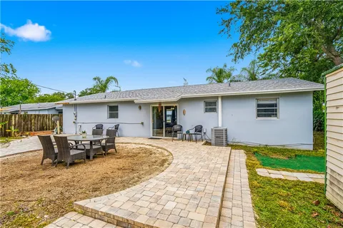 $295,000 | 250 20th Avenue Southwest, Vero Beach, FL 32962