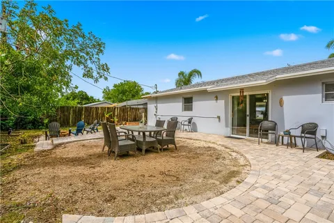 $295,000 | 250 20th Avenue Southwest, Vero Beach, FL 32962