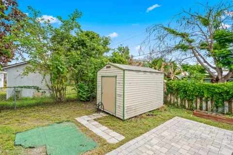 $295,000 | 250 20th Avenue Southwest, Vero Beach, FL 32962