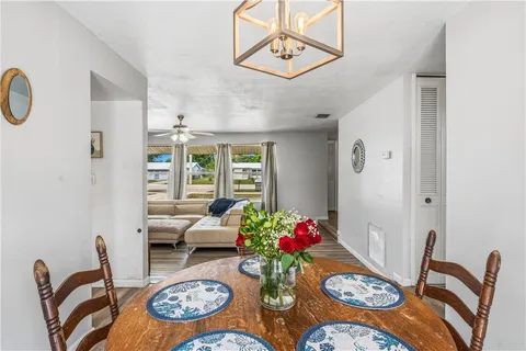 $295,000 | 250 20th Avenue Southwest, Vero Beach, FL 32962
