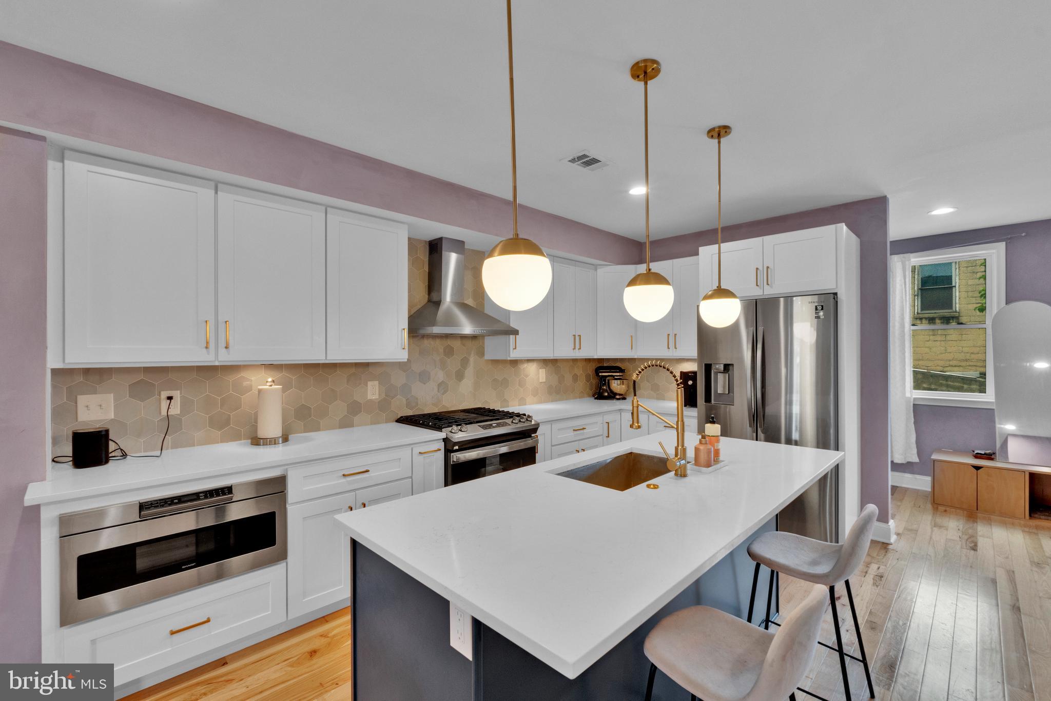 624 West 33rd Street Baltimore, MD 21211 - Photo 12 of 36 Kitchen with Island Seating
