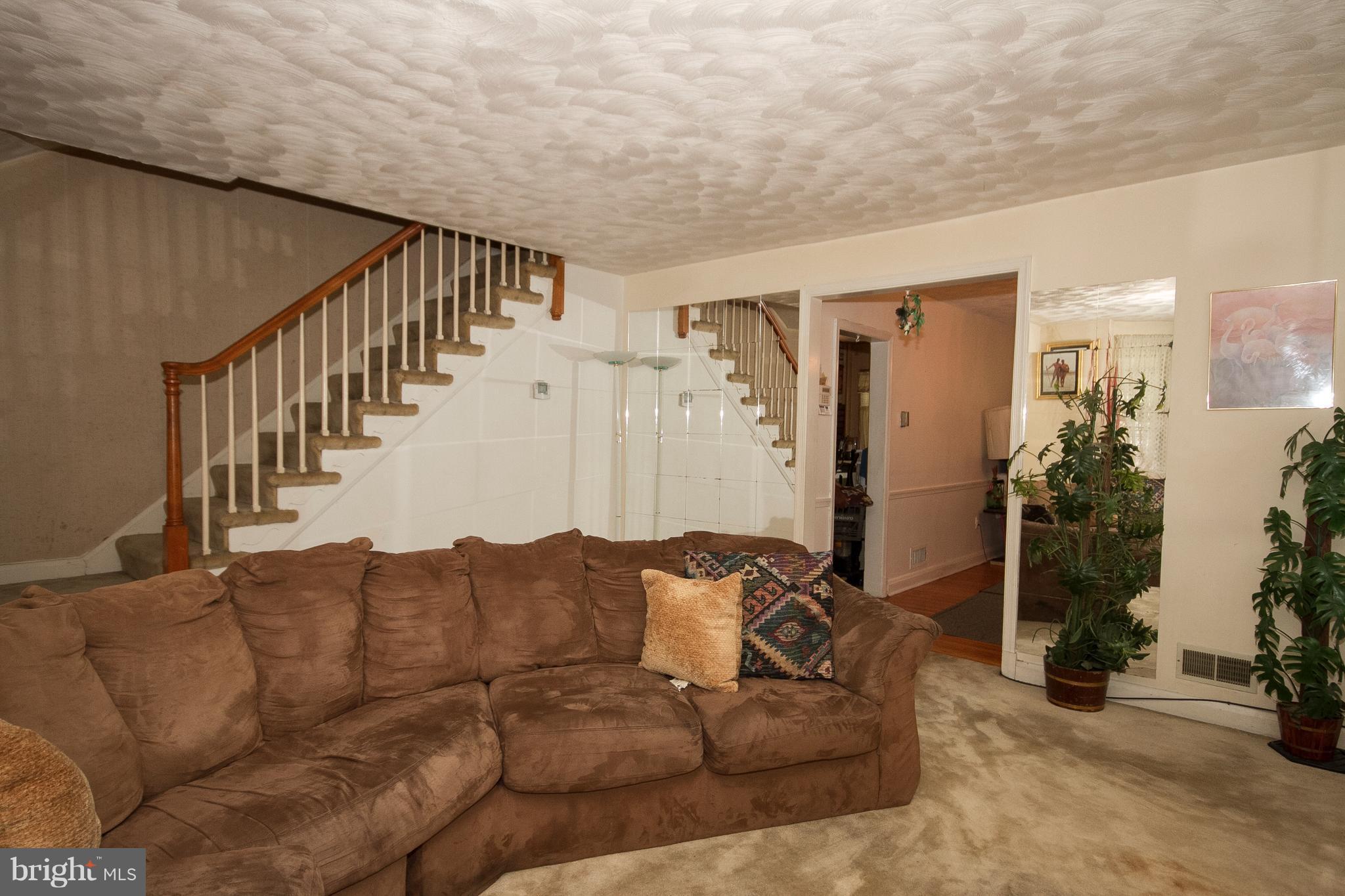 1676 Northbourne Road Baltimore, MD 21239 - Photo 4 of 26 Living Room