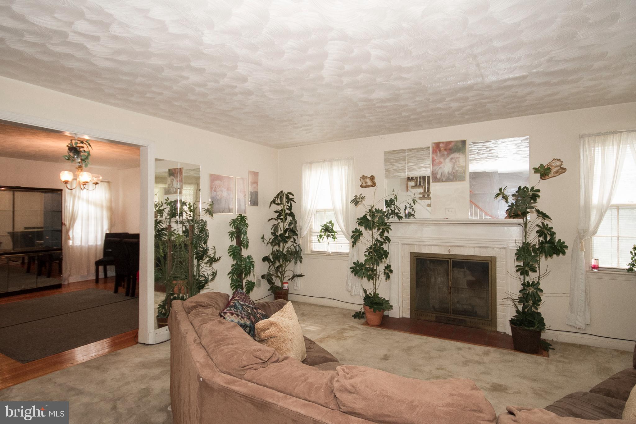 1676 Northbourne Road Baltimore, MD 21239 - Photo 5 of 26 Living Room