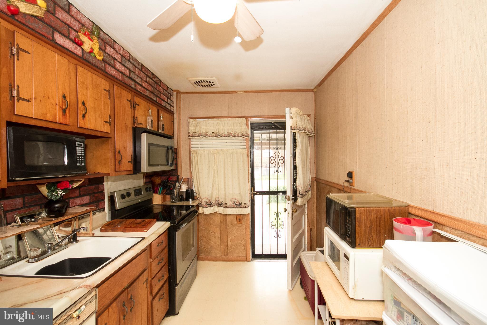 1676 Northbourne Road Baltimore, MD 21239 - Photo 10 of 26 Kitchen