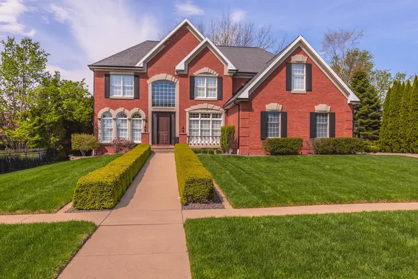 $1,100,000 | 33 Derby Way, Bloomington, IL 61704