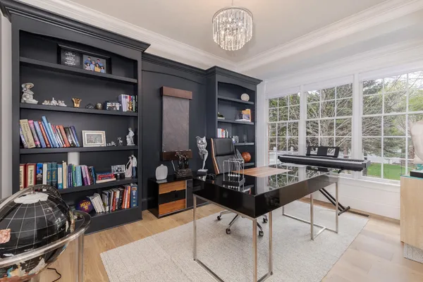 $1,100,000 | 33 Derby Way, Bloomington, IL 61704