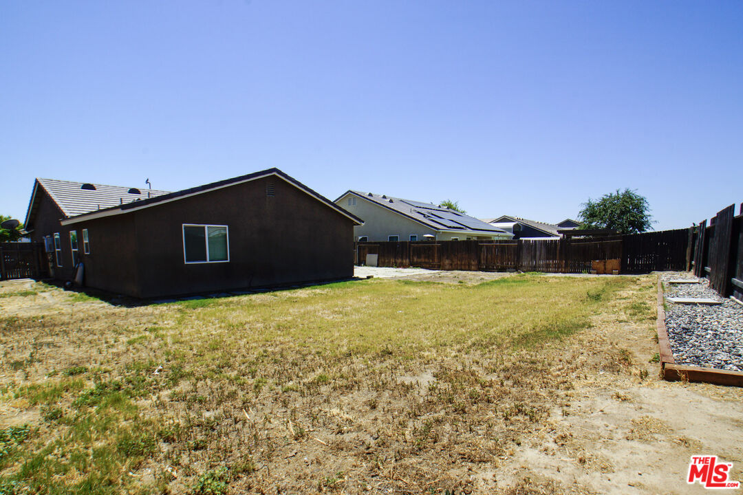 6014 Samuelson Street Bakersfield, CA 93313 - Photo 20 of 25 a view of outdoor space and yard