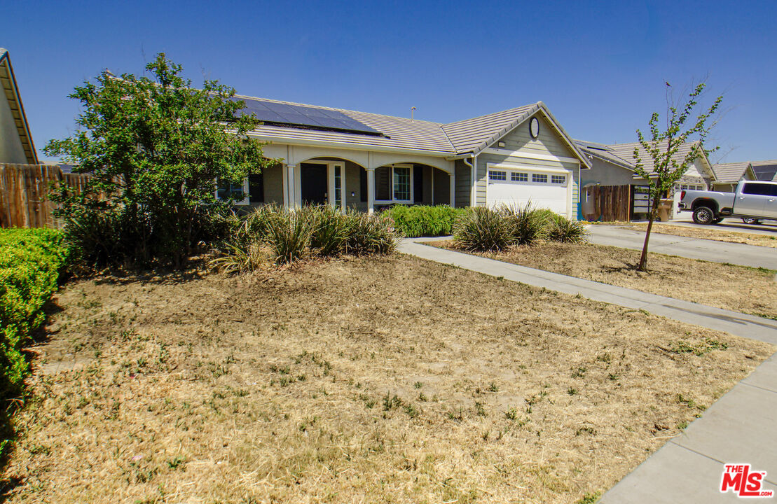 6014 Samuelson Street Bakersfield, CA 93313 - Photo 2 of 25 a front view of a house with a yard