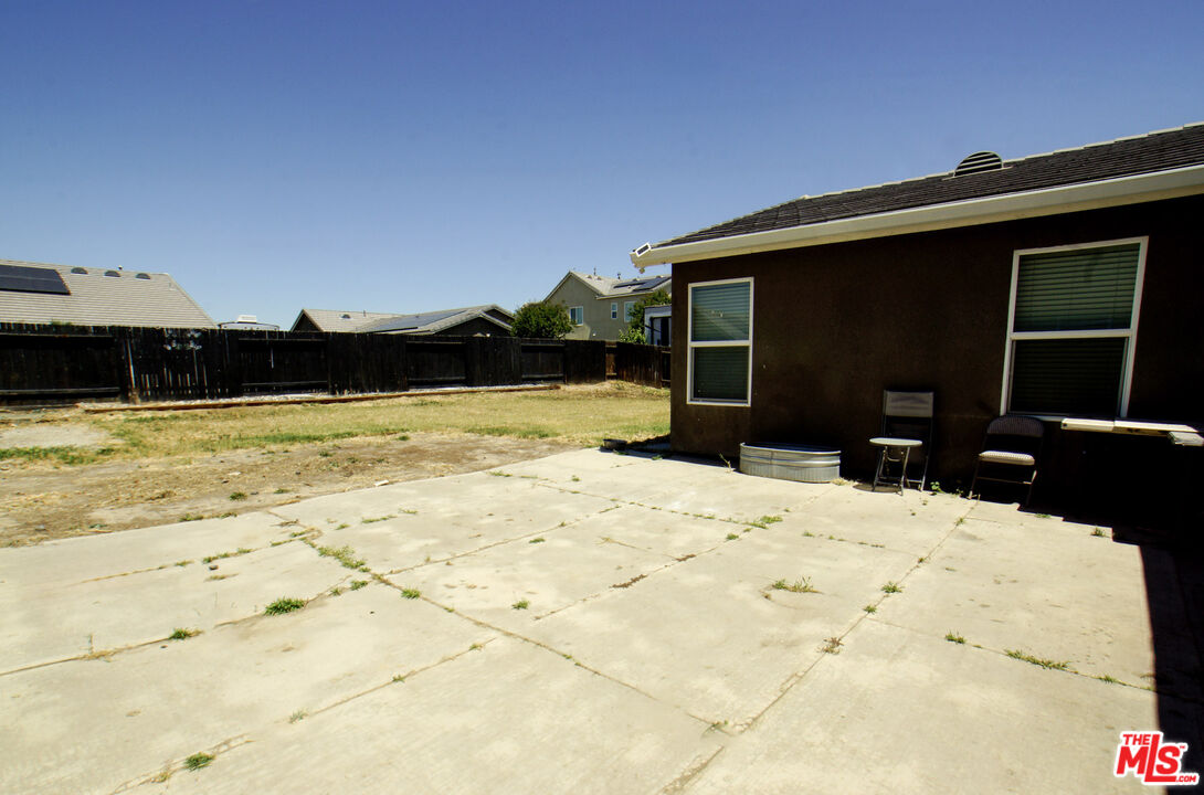 6014 Samuelson Street Bakersfield, CA 93313 - Photo 21 of 25 a view of a terrace