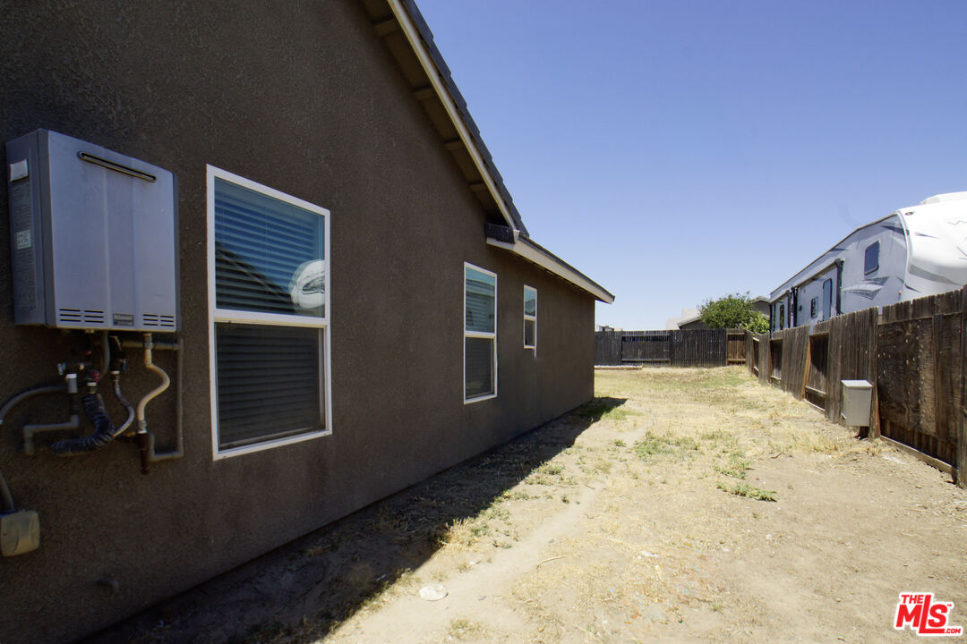 6014 Samuelson Street Bakersfield, CA 93313 - Photo 22 of 25 a view of backyard space