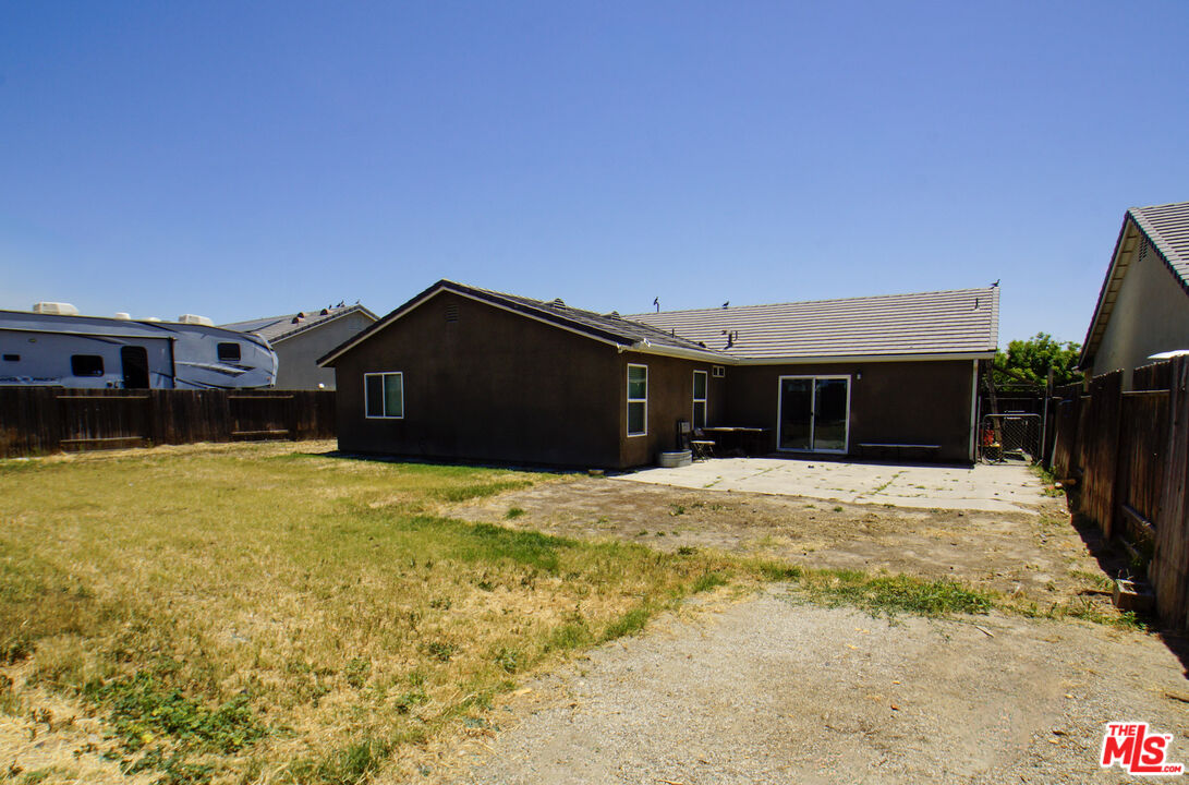 6014 Samuelson Street Bakersfield, CA 93313 - Photo 23 of 25 a front view of a house with a yard