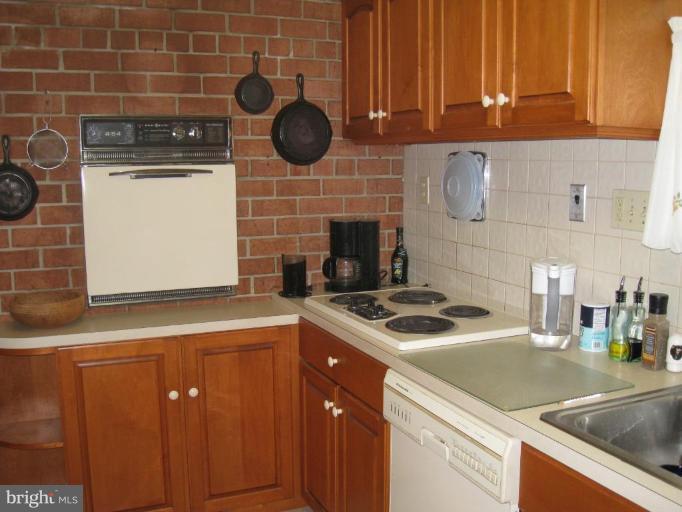718 North Belgrade Court Silver Spring, MD 20902 - Photo 4 of 12 Kitchen