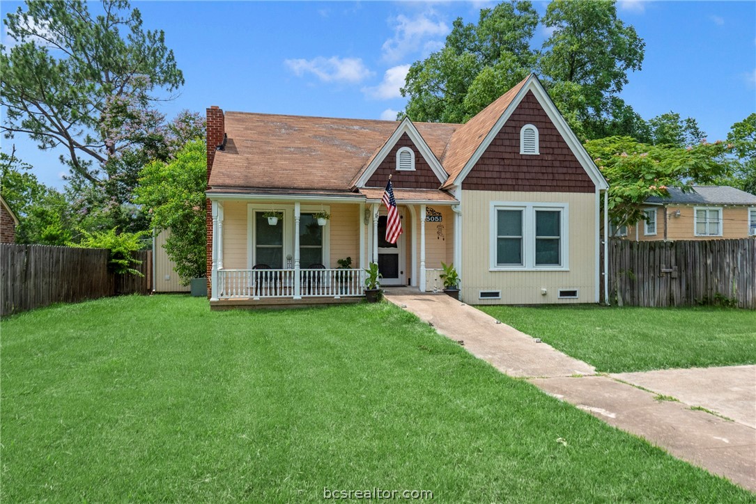 505 East Texas Street Calvert, TX 77837 - Photo 1 of 1 a view of a house with a yard