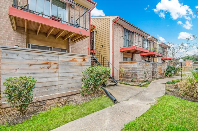 $79,900 | 12955 Woodforest Boulevard, Unit 37, Houston, TX 77015