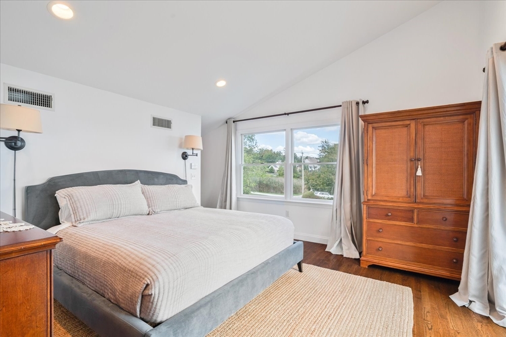 90 Macomber Lane Portsmouth, RI 02871 - Photo 17 of 35