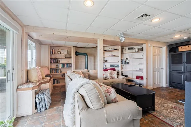 $5,000 | 90 Macomber Lane, Portsmouth, RI 02871