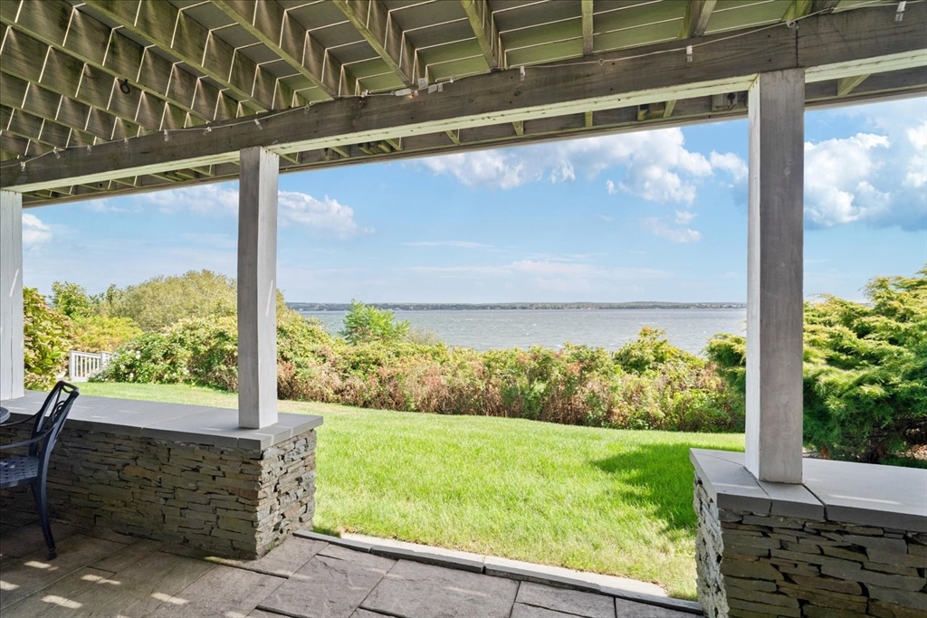 90 Macomber Lane Portsmouth, RI 02871 - Photo 31 of 35