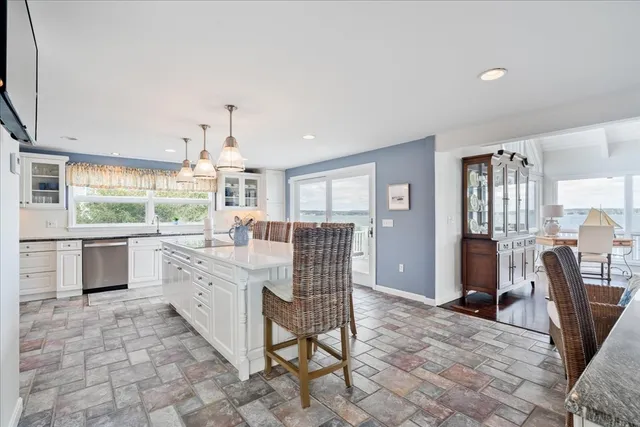 $5,000 | 90 Macomber Lane, Portsmouth, RI 02871