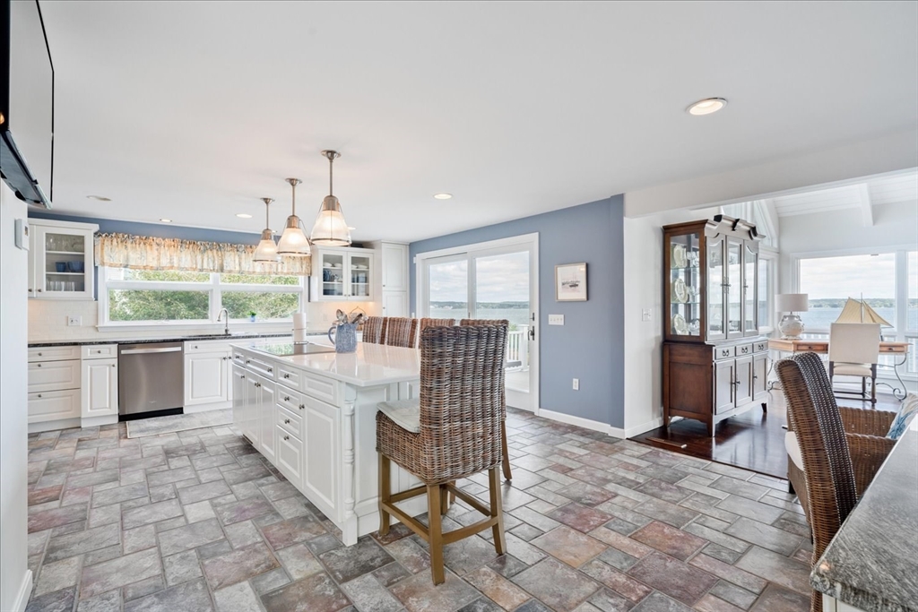 90 Macomber Lane Portsmouth, RI 02871 - Photo 10 of 35