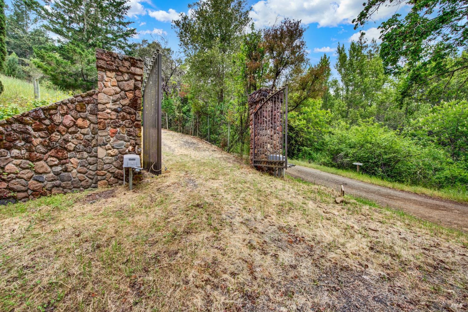 4615 Dry Creek Road Napa, CA 94558 - Photo 28 of 31 a view of a yard with plants and trees