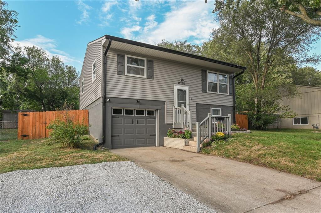 18108 Shoshone Drive Independence, MO 64058 - Photo 3 of 25