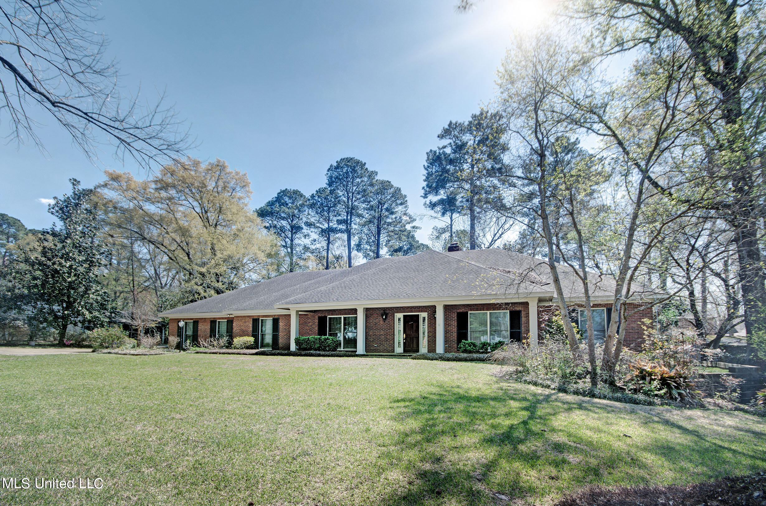 1609 Pine Ridge Place Jackson, MS 39211 - Photo 1 of 42 Front of home