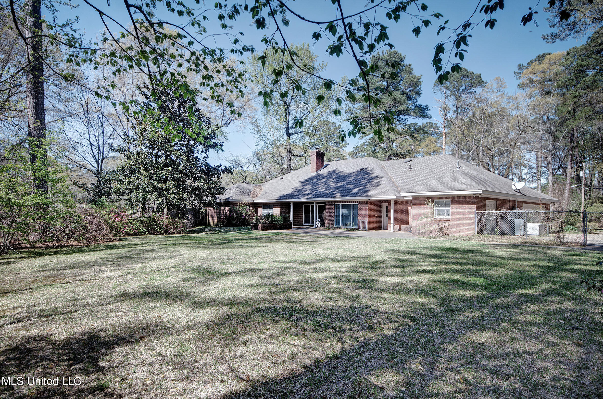 1609 Pine Ridge Place Jackson, MS 39211 - Photo 8 of 42 IMGP8399_400_401