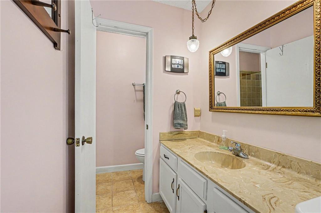 204 North Holder Road Independence, MO 64050 - Photo 10 of 28