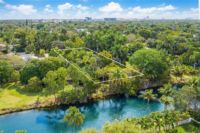 $3,500,000 | 6366 Snapper Creek Drive, Miami, FL 33143