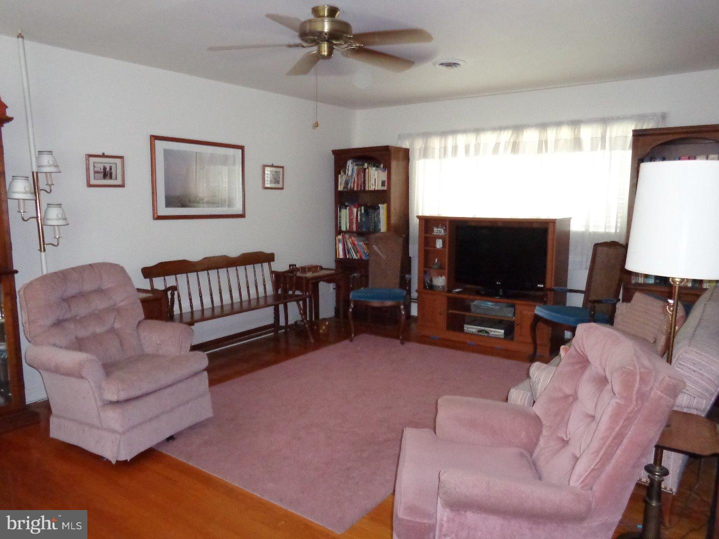 808 Rambler Avenue Runnemede, NJ 08078 - Photo 8 of 22 Living Room