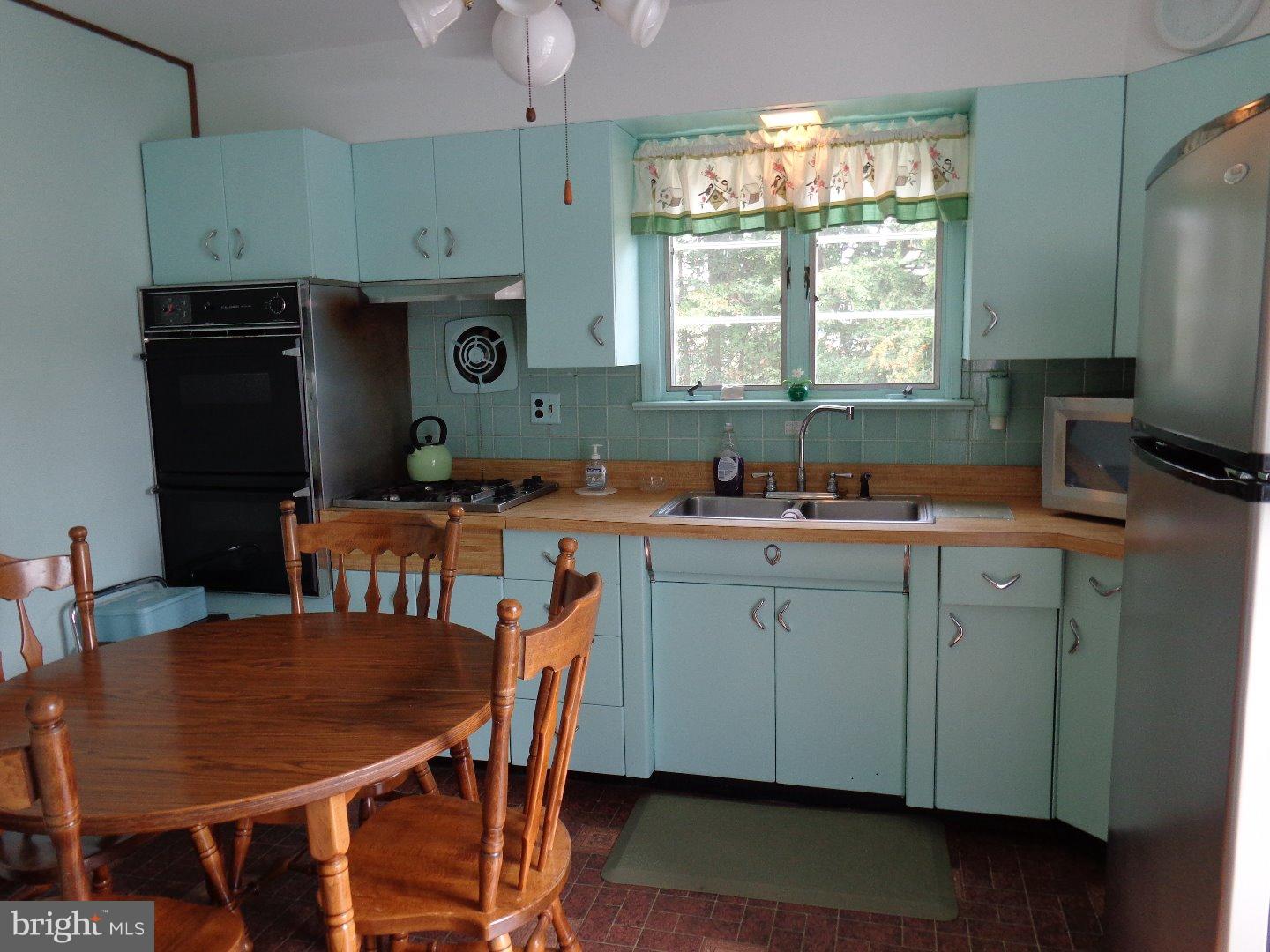 808 Rambler Avenue Runnemede, NJ 08078 - Photo 10 of 22 Kitchen