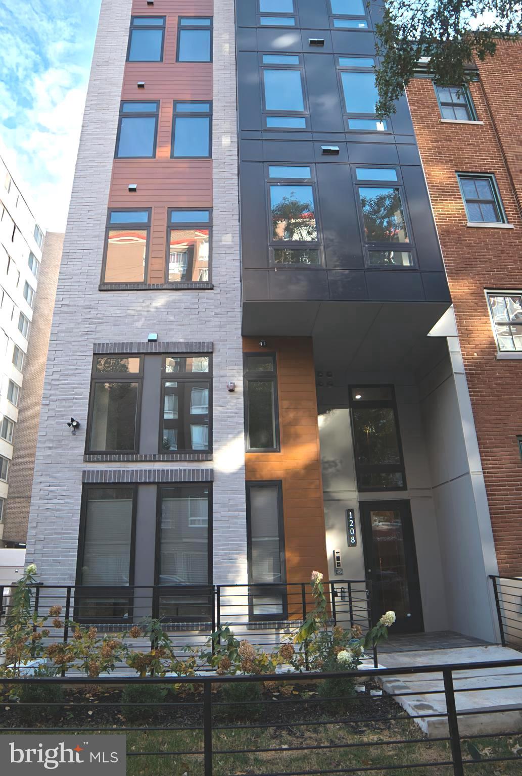 1208 M Street Northwest, Unit 2 Washington, DC 20005 - Photo 16 of 25 front view of a building