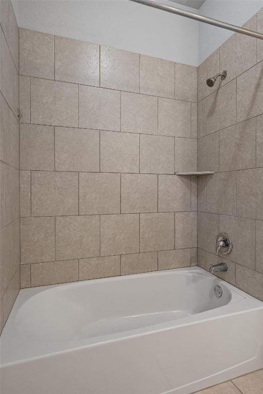 16304 Travesia Way Austin, TX 78728 - Photo 29 of 33 a bathroom with a bathtub