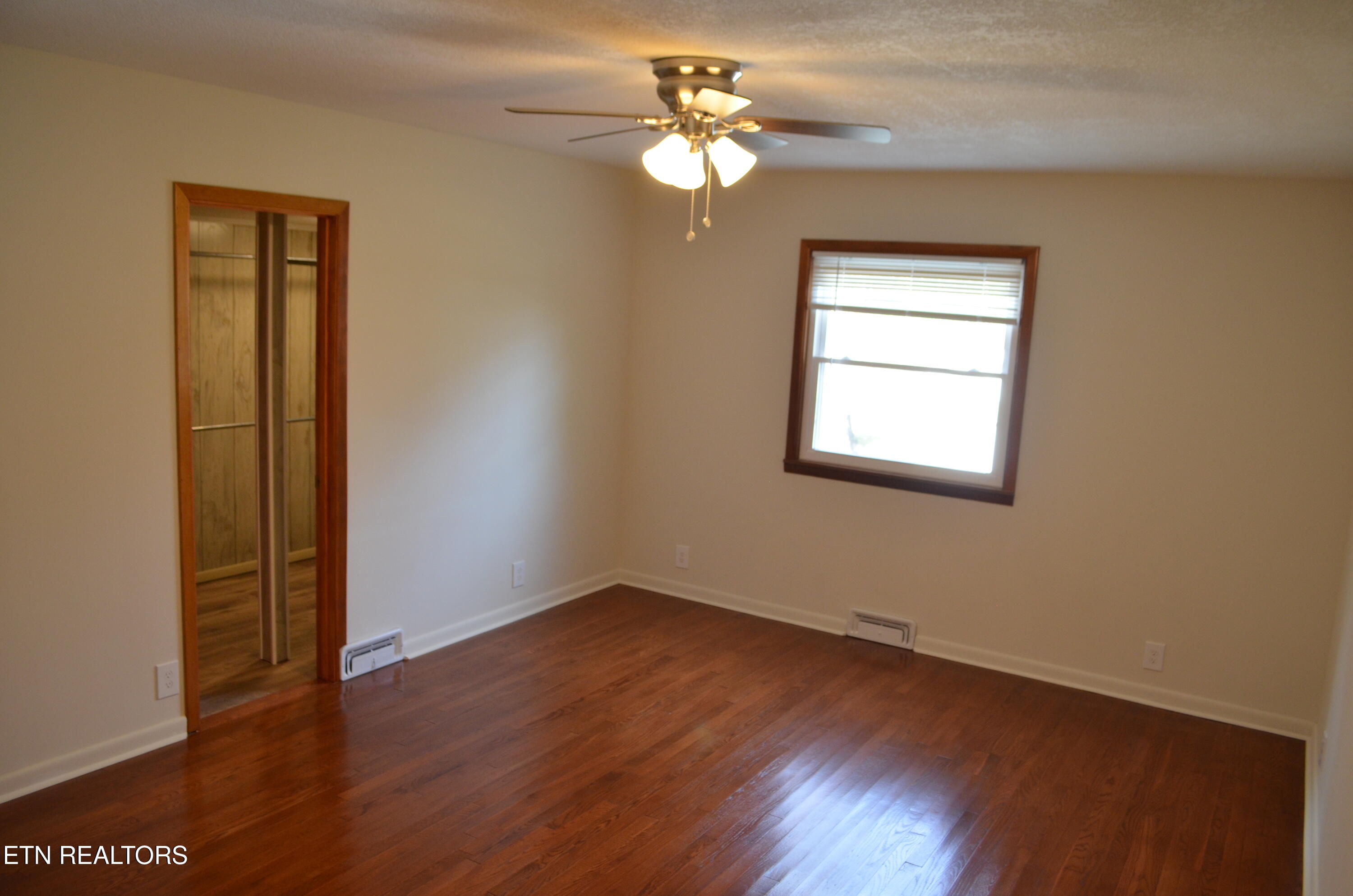 106 Cedar Lane Oak Ridge, TN 37830 - Photo 13 of 31 Main bedroom with gleaming hardwoods