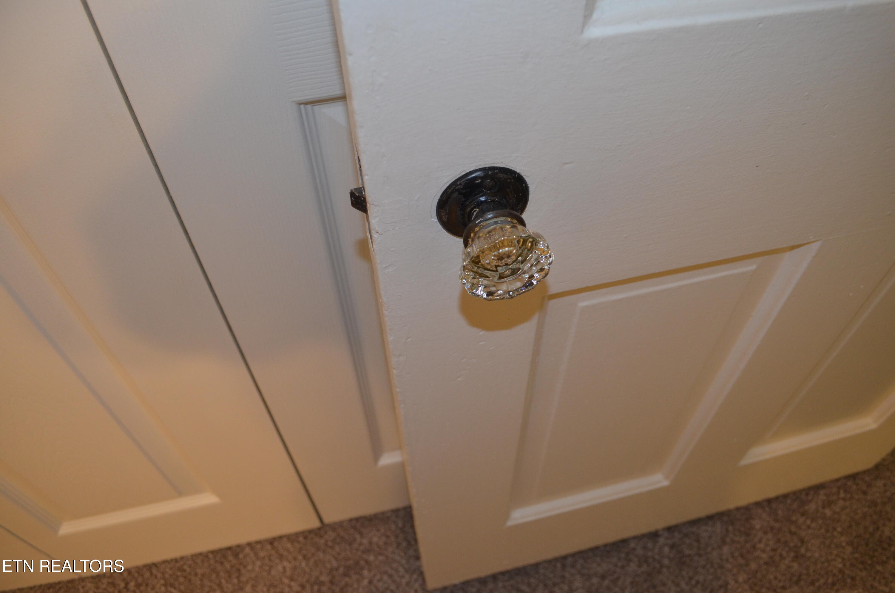 106 Cedar Lane Oak Ridge, TN 37830 - Photo 22 of 31 Some architectural features retained!