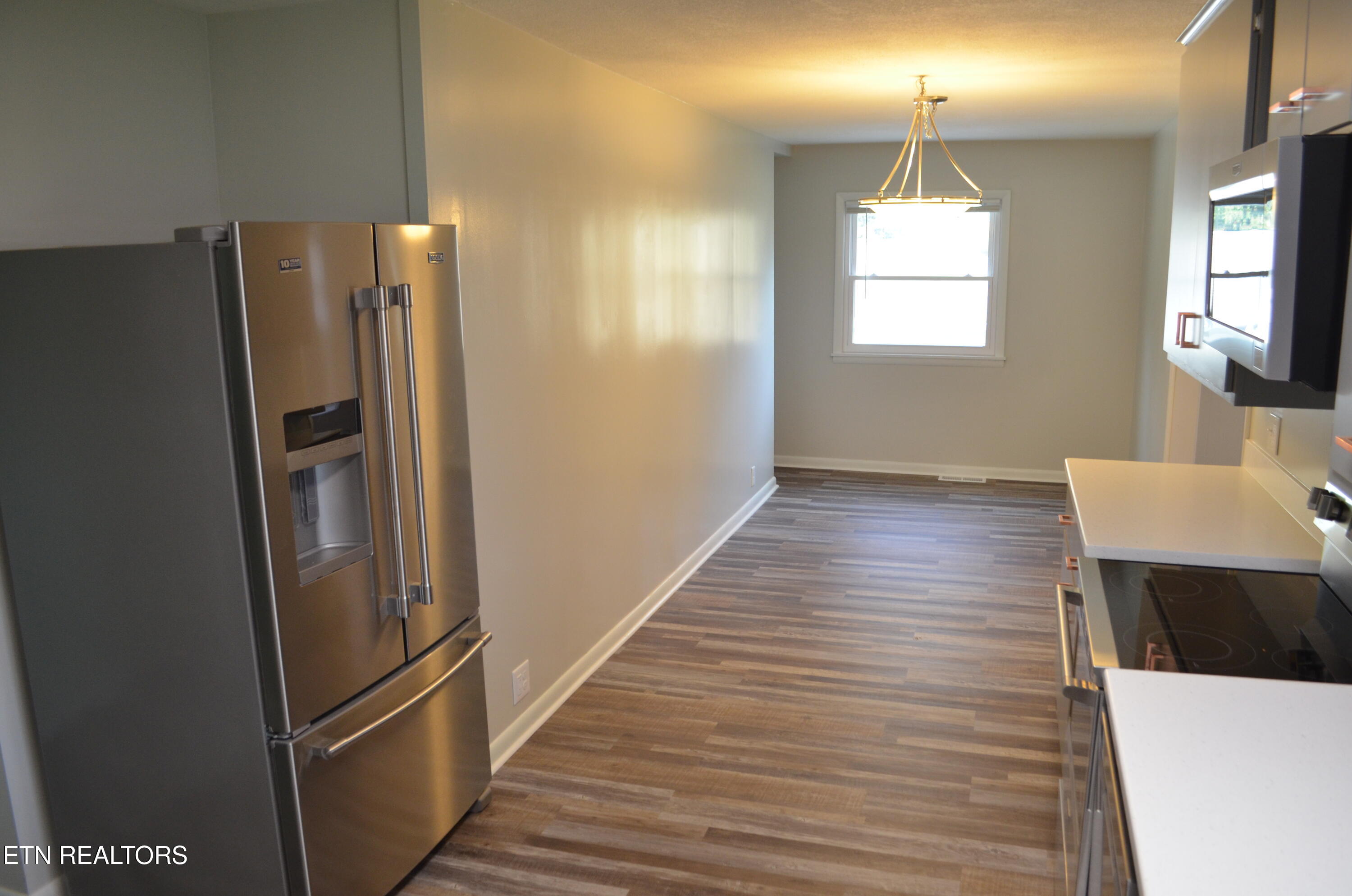 106 Cedar Lane Oak Ridge, TN 37830 - Photo 5 of 31 Kitchen to breakfast area