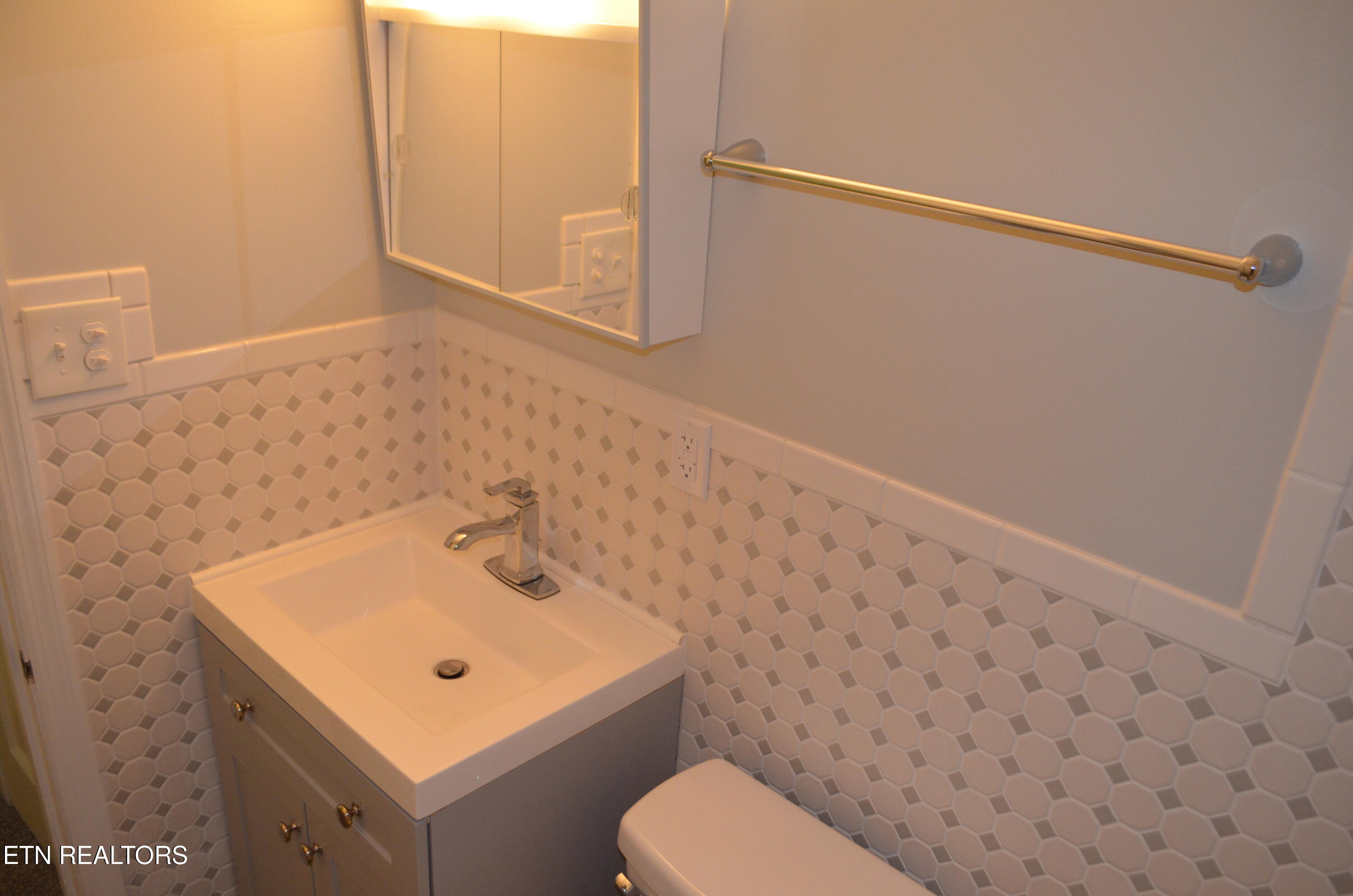 106 Cedar Lane Oak Ridge, TN 37830 - Photo 9 of 31 Hall bath tile work