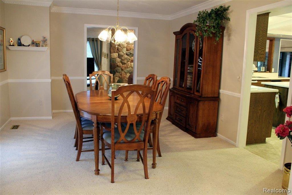 1904 Chelsea Court Rochester, MI 48306 - Photo 3 of 17 Dining Room
