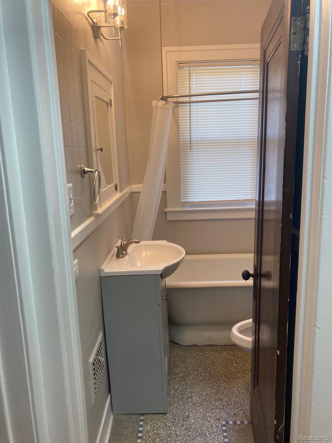 3918 Nottingham Road Detroit, MI 48224 - Photo 11 of 34