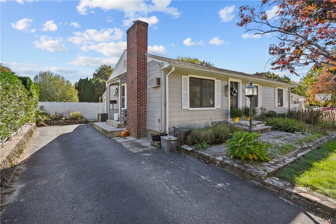 73 Macarthur Road Woonsocket, RI 02895 - Photo 5 of 32