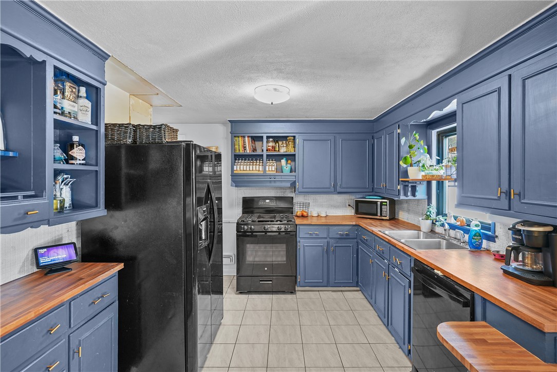 73 Macarthur Road Woonsocket, RI 02895 - Photo 6 of 32