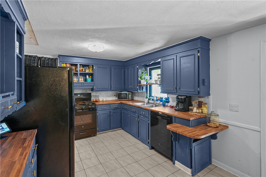 73 Macarthur Road Woonsocket, RI 02895 - Photo 8 of 32