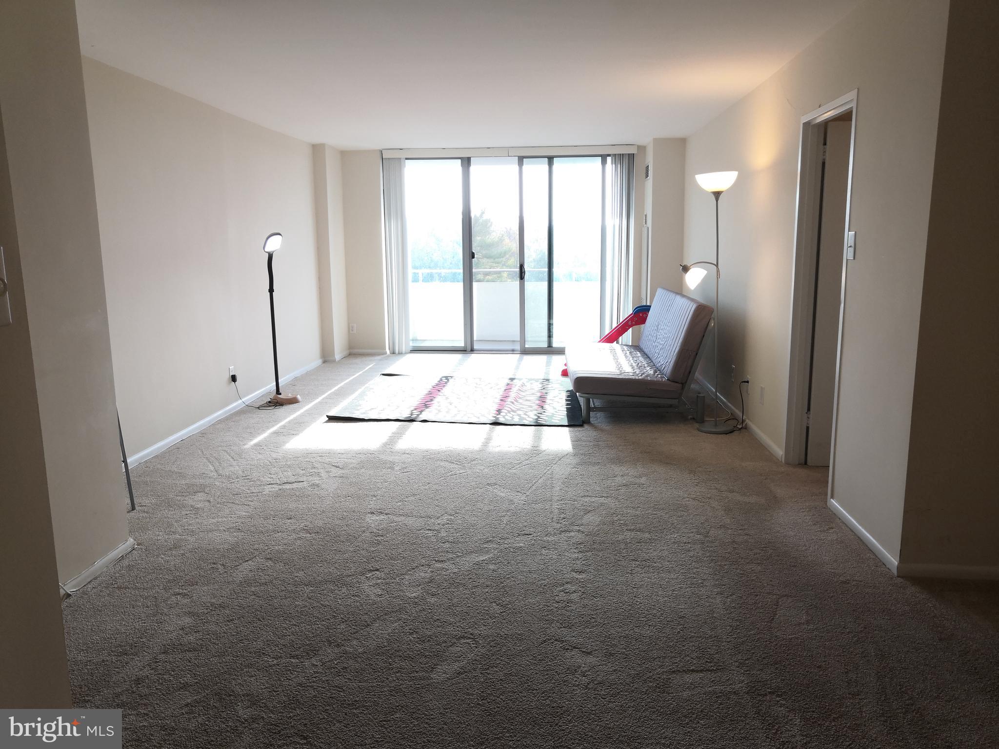 5101 River Road, Unit 904 Bethesda, MD 20816 - Photo 9 of 38 Living Room