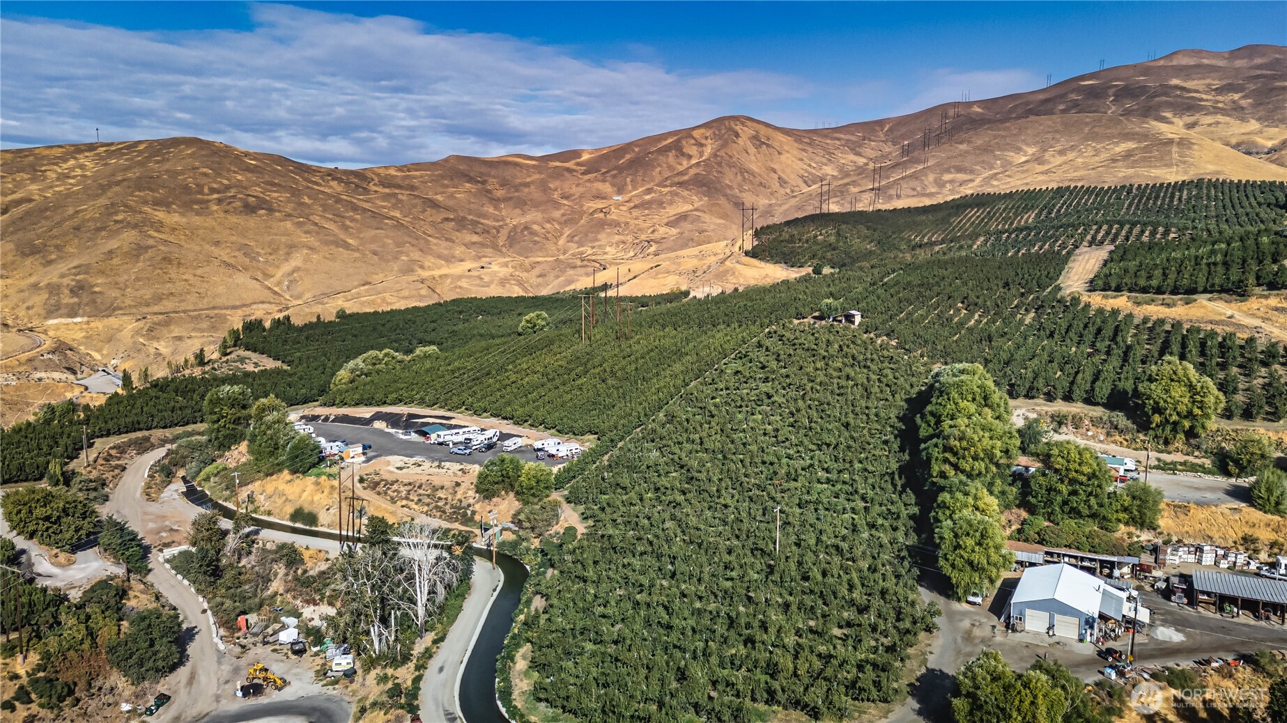 394 Lure Lane Wenatchee, WA 98801 - Photo 13 of 27 a view of a sky from a mountain