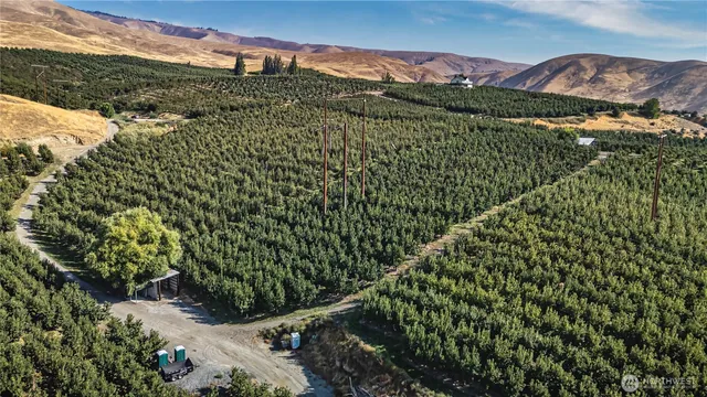 $2,262,000 | 394 Lure Lane, Wenatchee, WA 98801